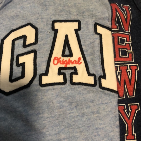 Barely worn baby Gap romper - Picture 3 of 4
